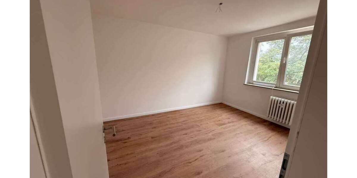 Etagenwohnung Leuna - 4 Zimmer, 75 m&sup2;, 400&euro; | Angebot:27341529