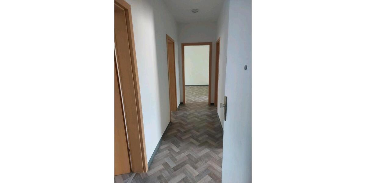 Etagenwohnung Böhlen - 4 Zimmer, 65 m&sup2;, 490&euro; | Angebot:26536093
