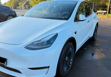 Tesla Model Y 47.526 km 38.900 &euro; Leipzig 04275