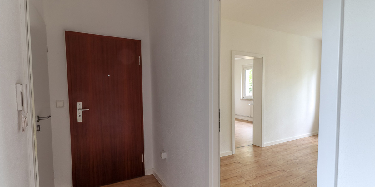 Flur mit Blick zum Wohnzimmer